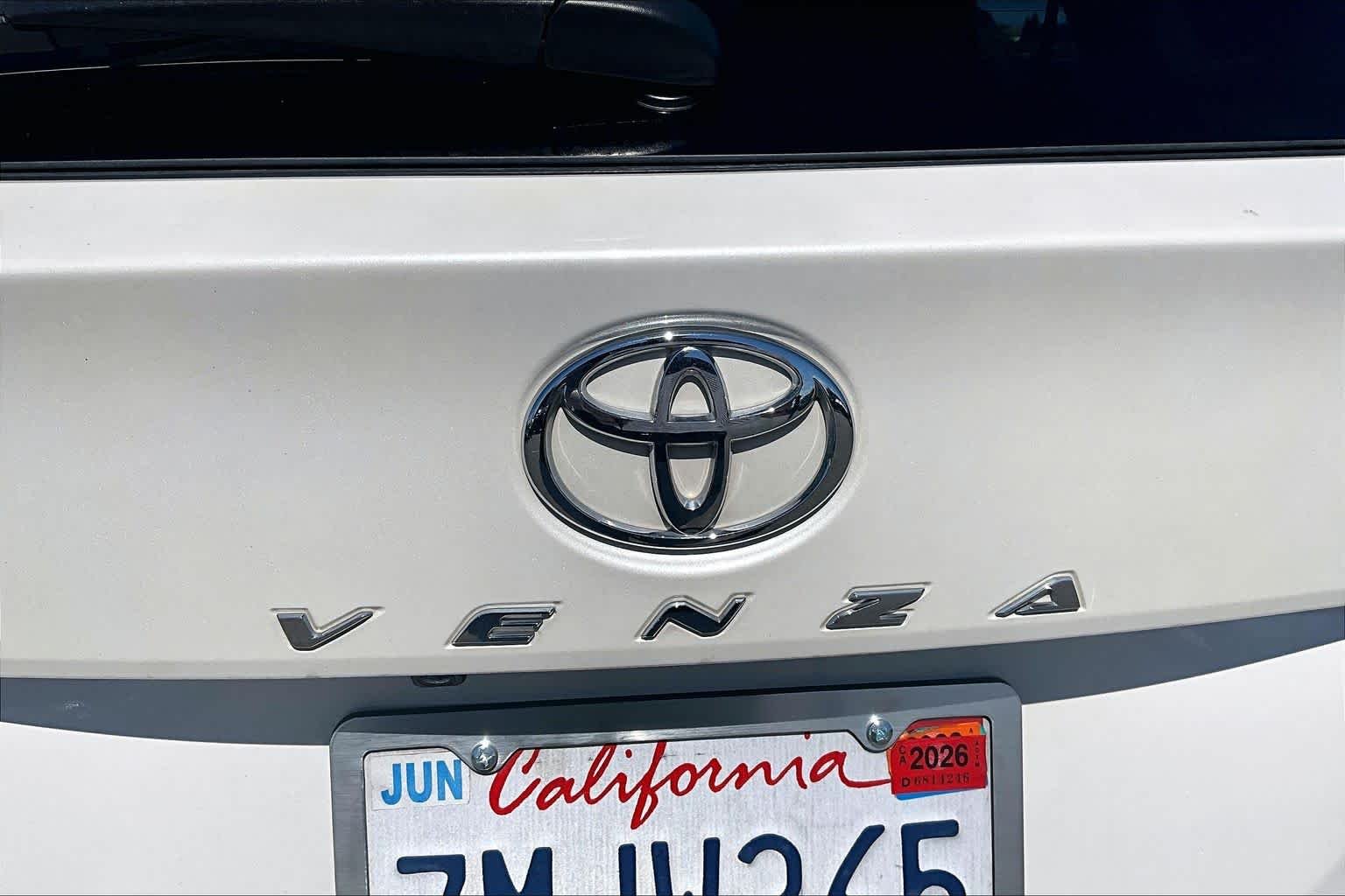 Used 2015 Blizzard Pearl Toyota XLE image 30