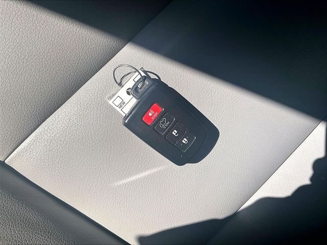 Used 2018 Pearl Toyota Limited image 11