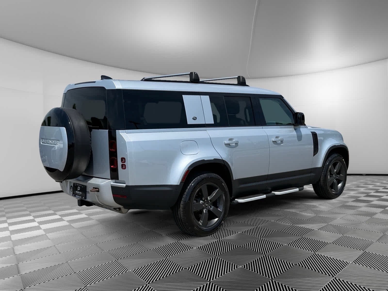 Used 2024 Hakuba Silver Metallic Land Rover S image 5