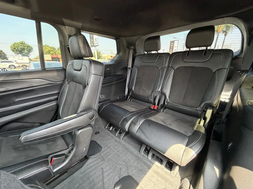 Used 2023 Silver Jeep Altitude image 19