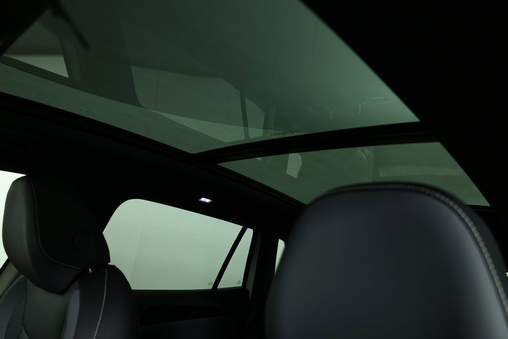 Used 2026  Volkswagen SE R-Line Black image 10