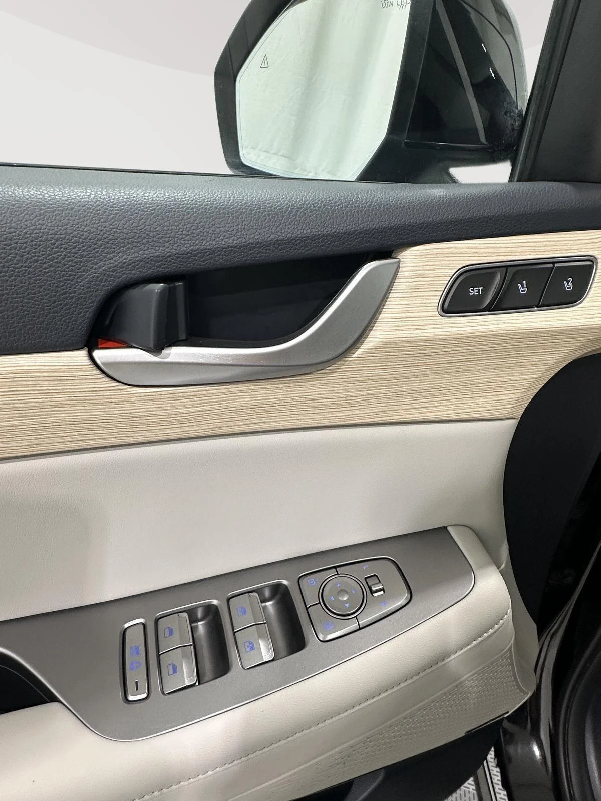 Used 2023  Hyundai Limited image 18