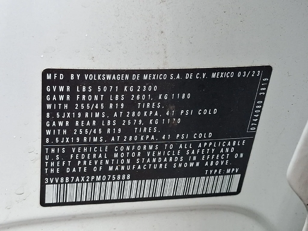 Used 2023  Volkswagen SE R-Line Black image 28
