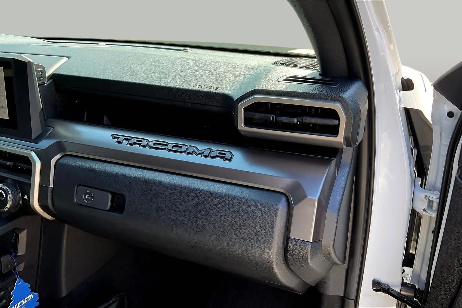 Used 2025 Ice Cap Toyota SR5 image 18
