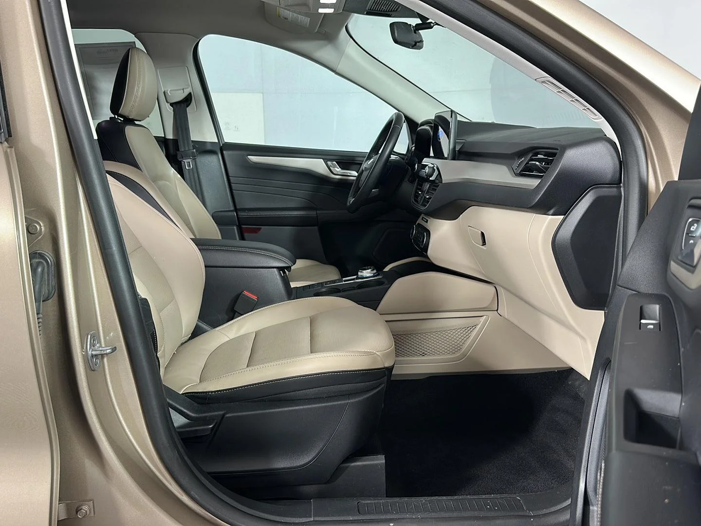 Used 2021 Desert Gold Ford SEL image 29