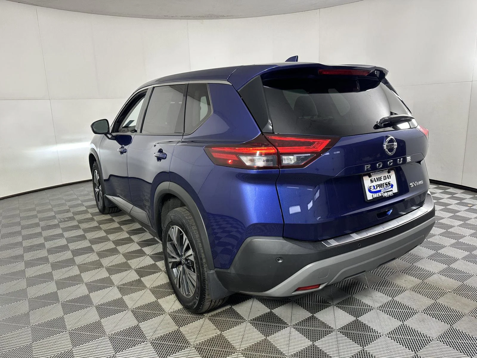 Used 2021 Caspian Blue Metallic Nissan SV image 14