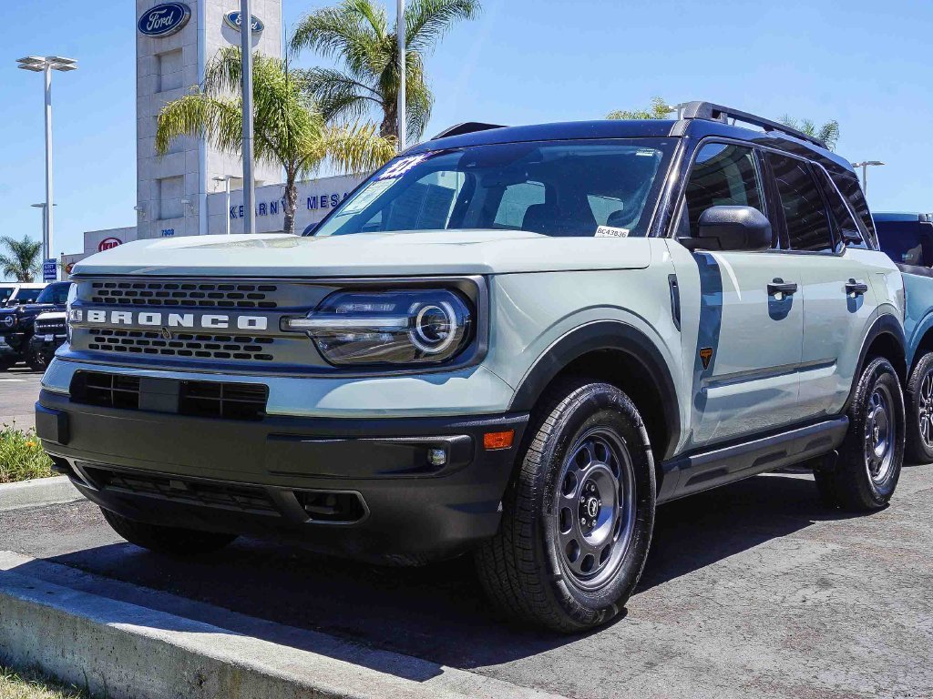 Used 2021 Green Ford Badlands image 4