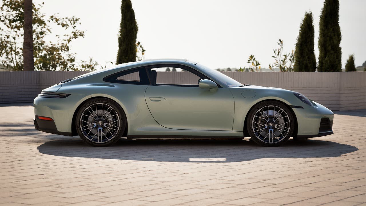 New 2027 Shade Green Metallic Porsche Carrera 4S image 6