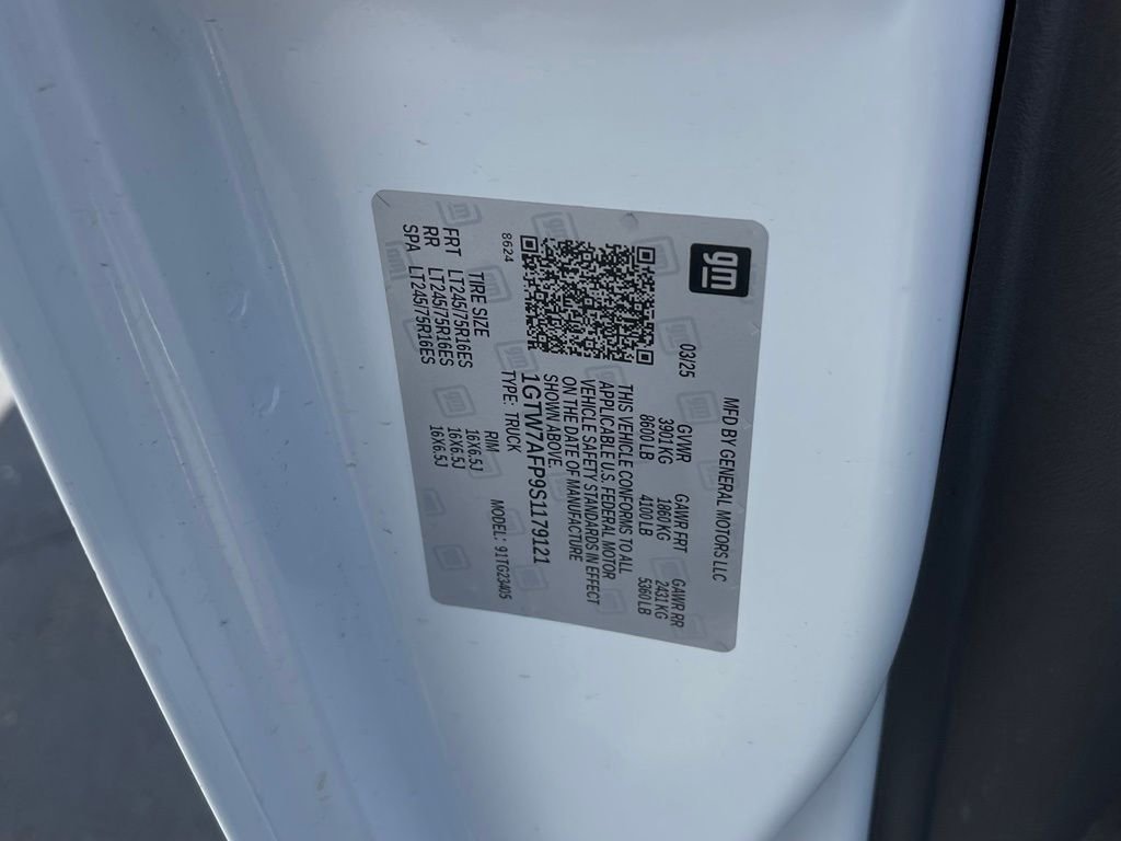 Used 2025 White GMC Work Van image 19