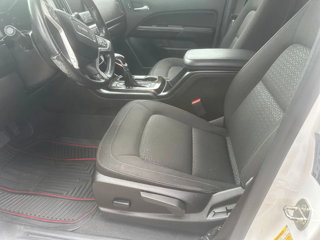 Used 2022 White GMC Elevation image 10
