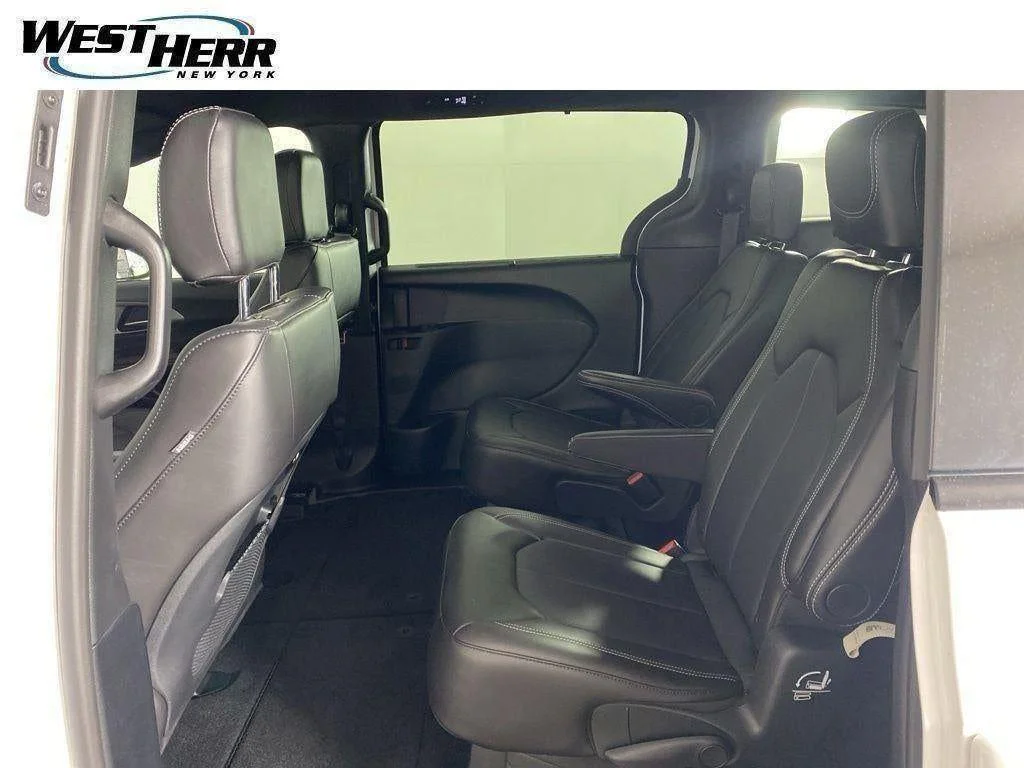 Used 2026 Bright White Clearcoat Chrysler Select image 38