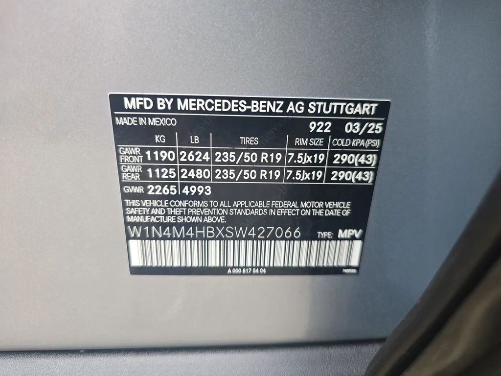 Used 2025 Silver Mercedes-Benz GLB 250 image 30