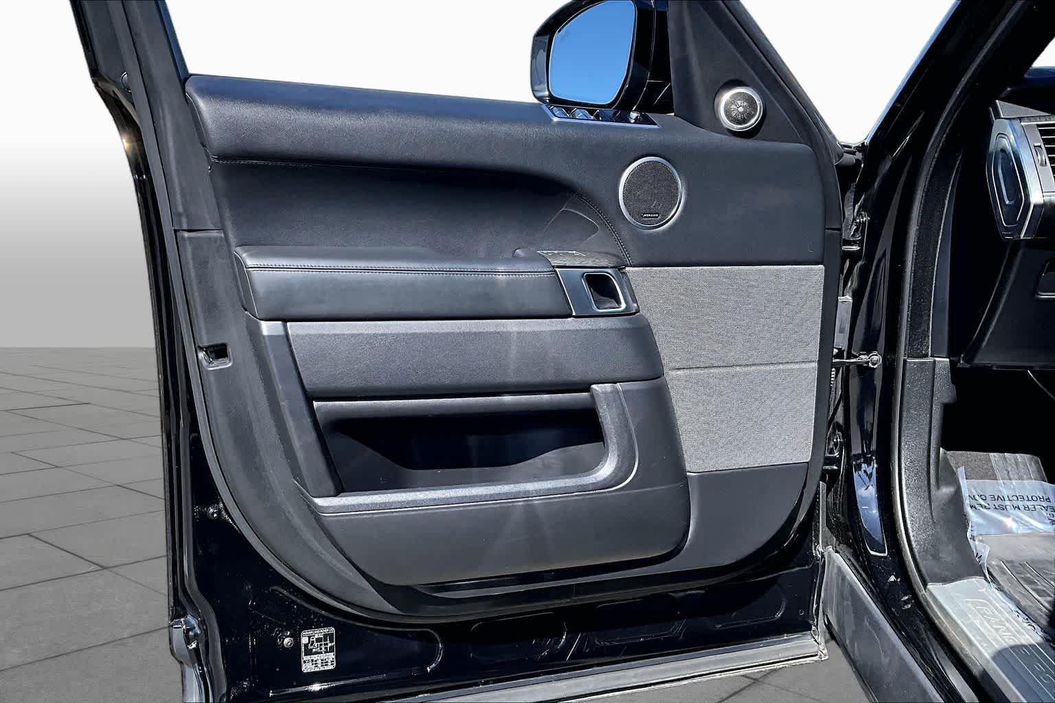 Used 2020 Borealis Black Metallic Land Rover HSE image 21