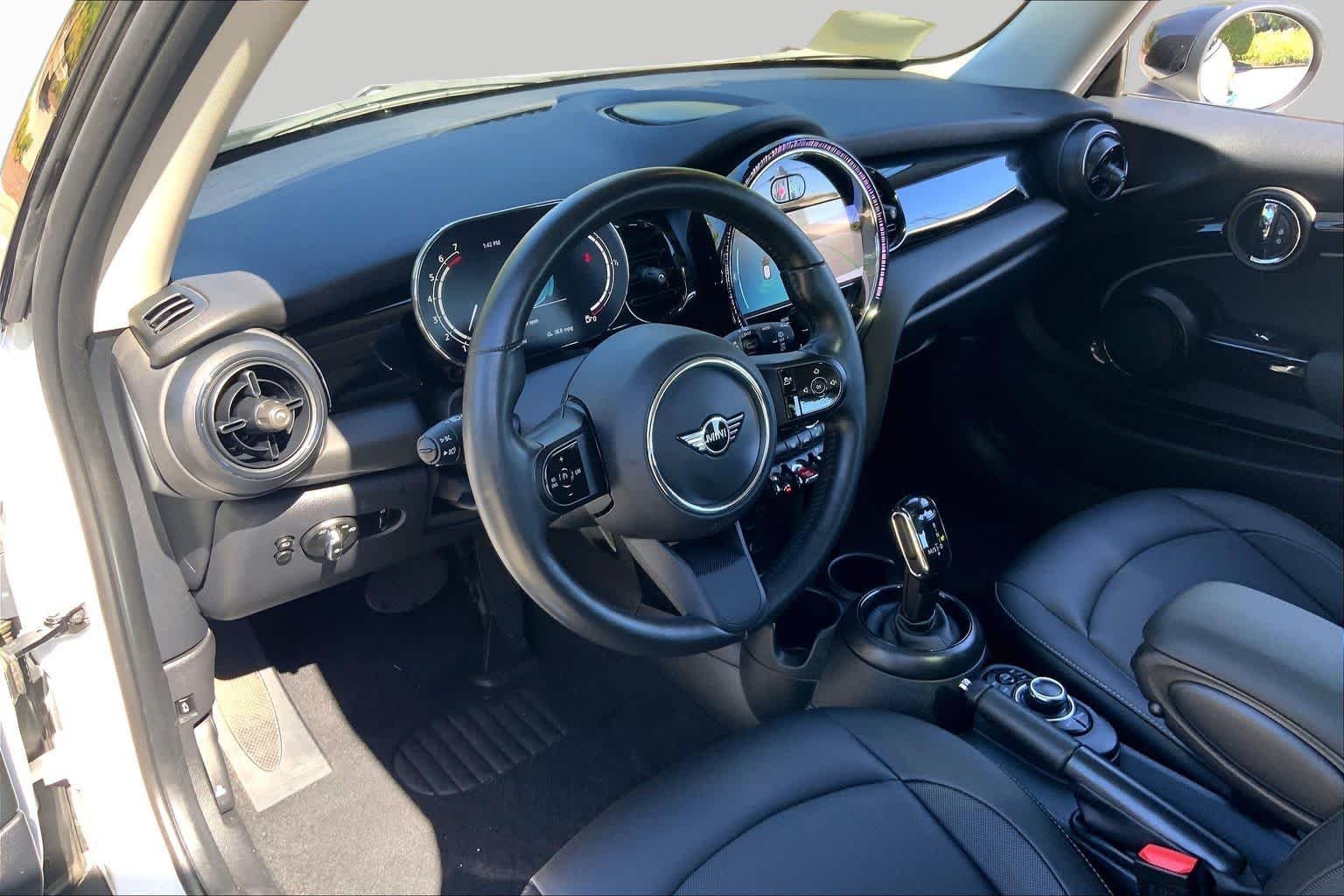2024 MINI Hardtop 2 Door Base - Photo 17