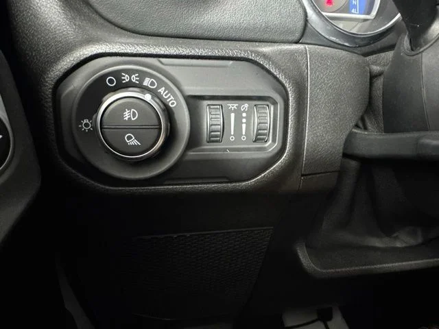 Used 2020 Silver Jeep Overland image 19