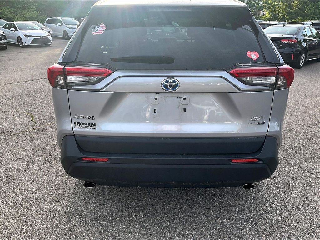 Used 2022 Silver Toyota XLE image 10