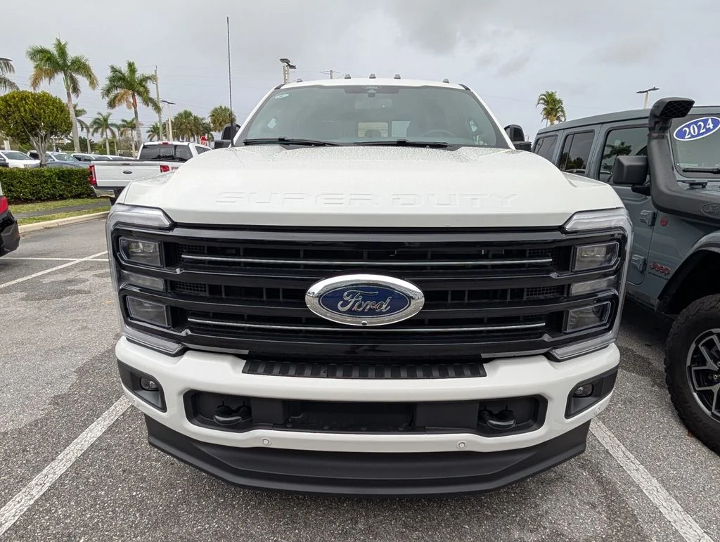 New 2026 Star White Metallic Tri-Coat Ford F-250® Platinum® image 2