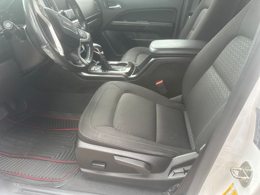 Used 2022 White GMC Elevation image 10