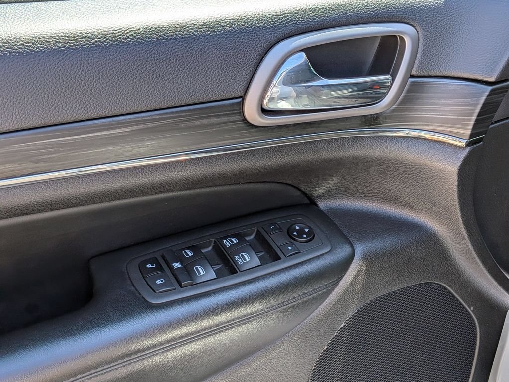 Used 2021 White Jeep Limited X image 12