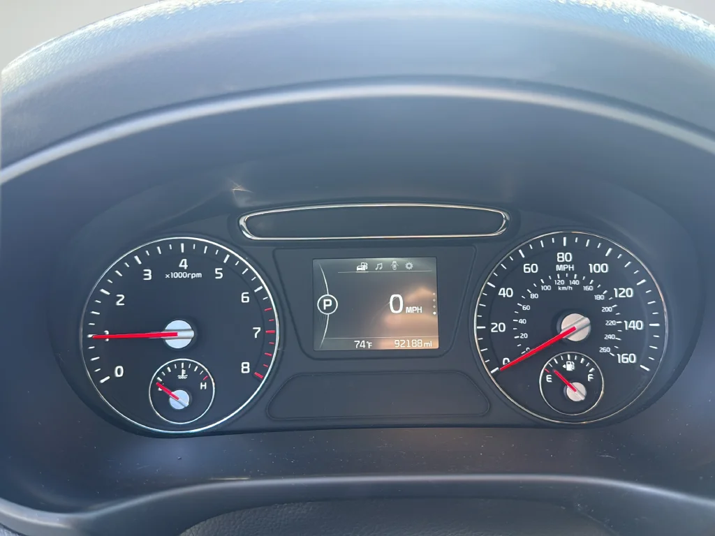 Used 2017 Silver Kia LX image 22
