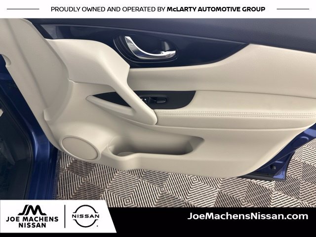 Used 2022 Blue Nissan SV image 26