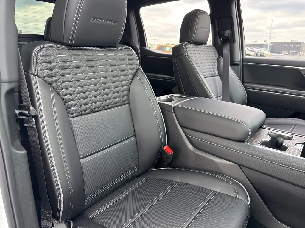2025 GMC Sierra EV Denali - Photo 42