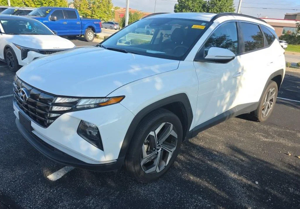Used 2024 White Hyundai SEL image 4