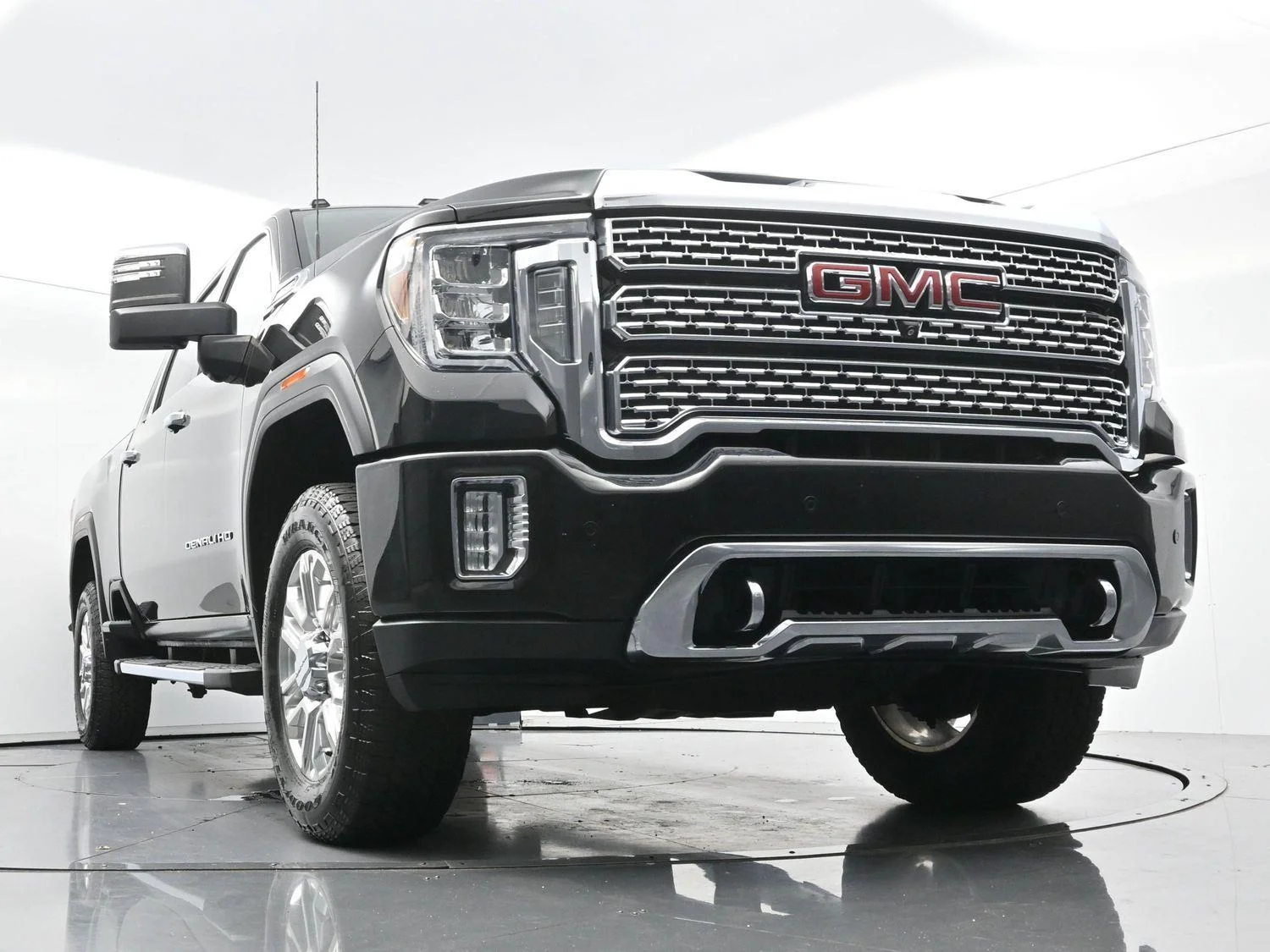 Used 2020 Onyx Black GMC Denali image 46