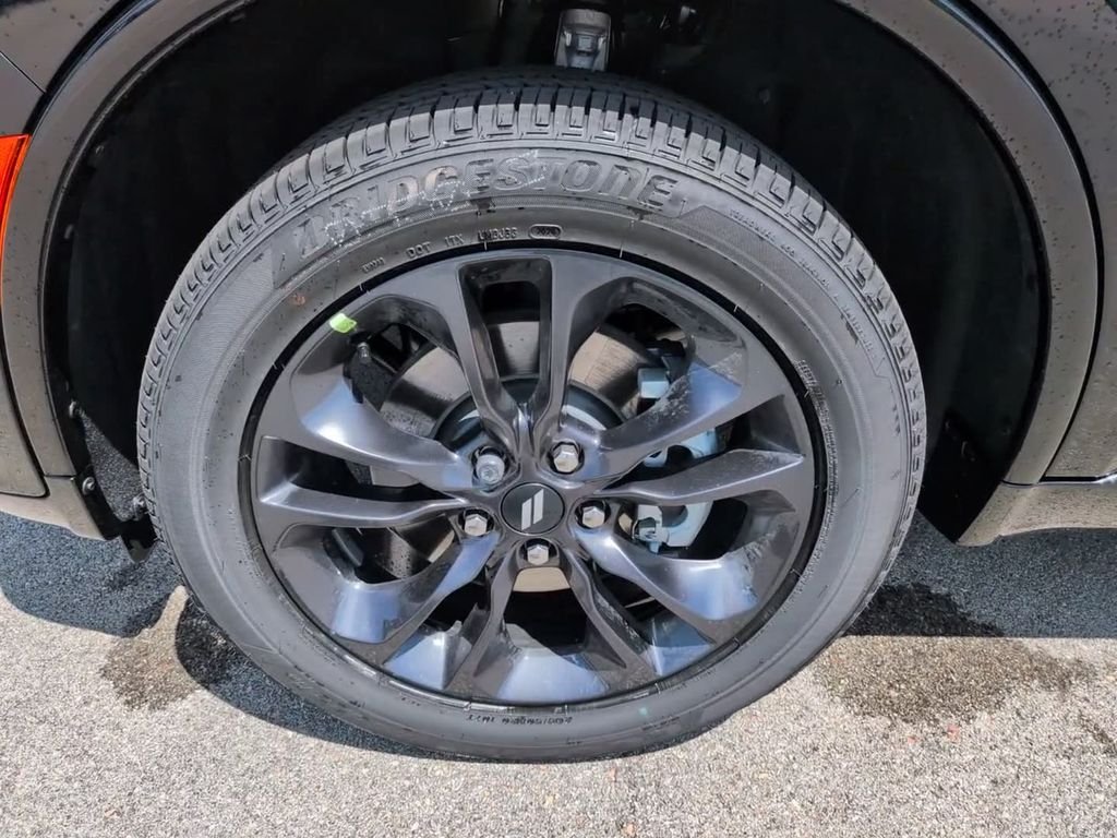 New 2026 Diamond Black Clear-Coat Exterior Paint Dodge GT image 13