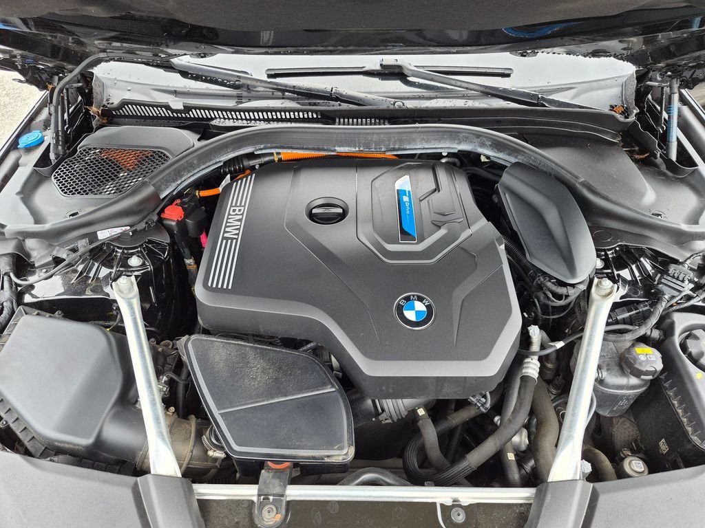 Used 2021 Black BMW 530e iPerformance image 10