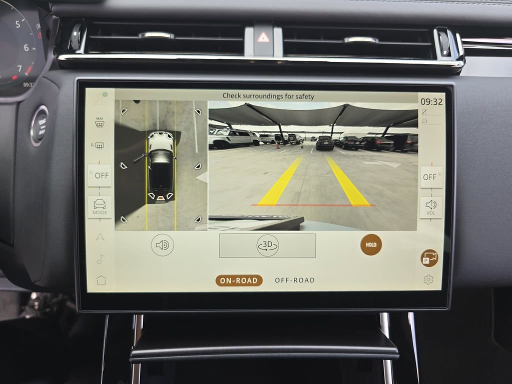 New 2026 Arroios Grey Land Rover Dynamic SE image 23