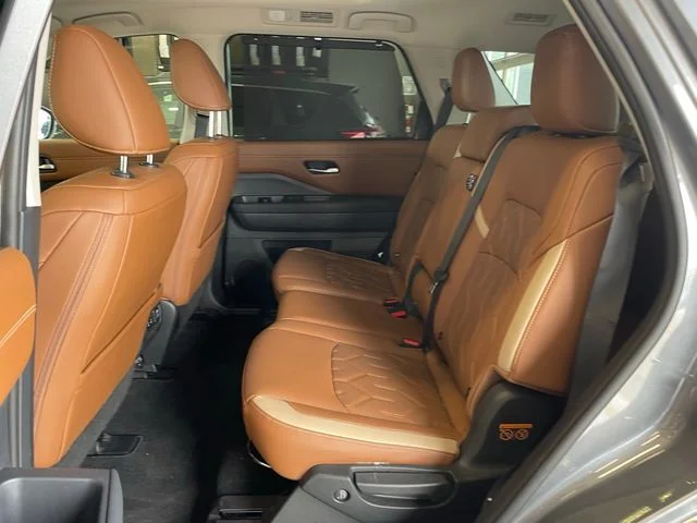 Used 2026 Gray Nissan Platinum image 19