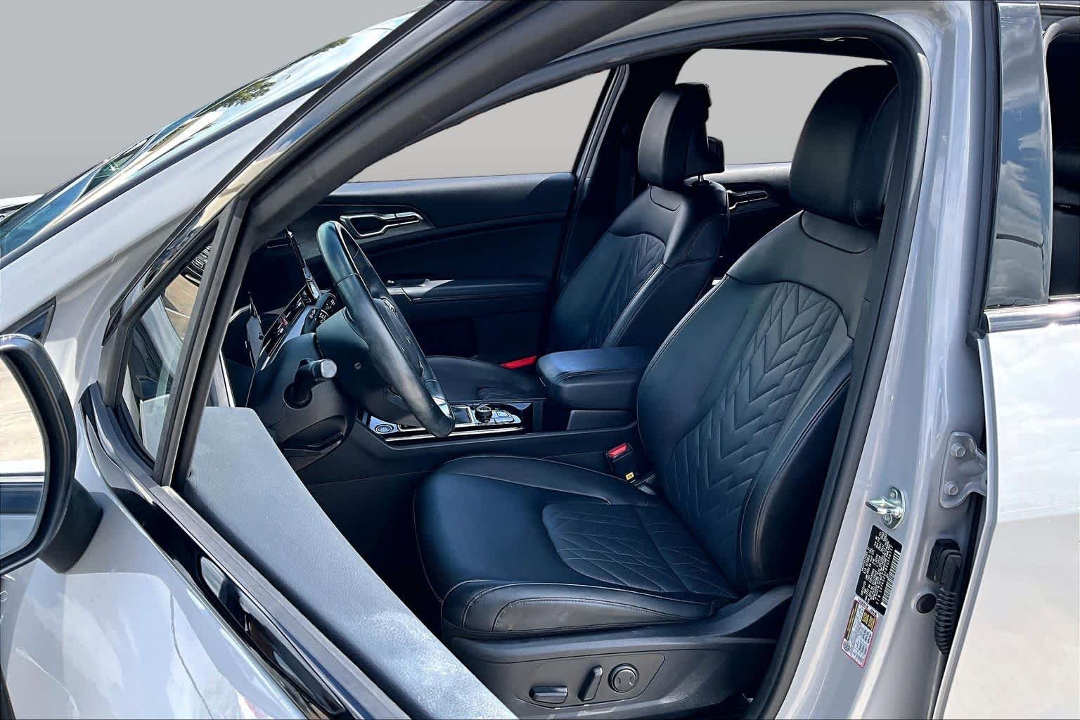Used 2025 Wolf Gray Kia X-Line image 7