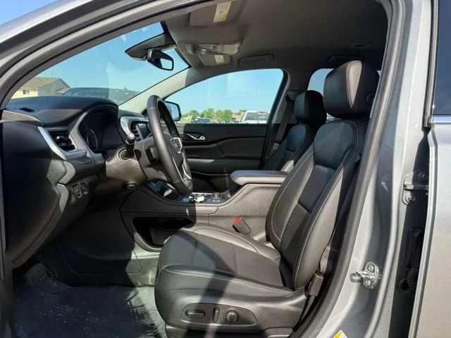 Used 2023 Sterling Metallic GMC SLT image 14
