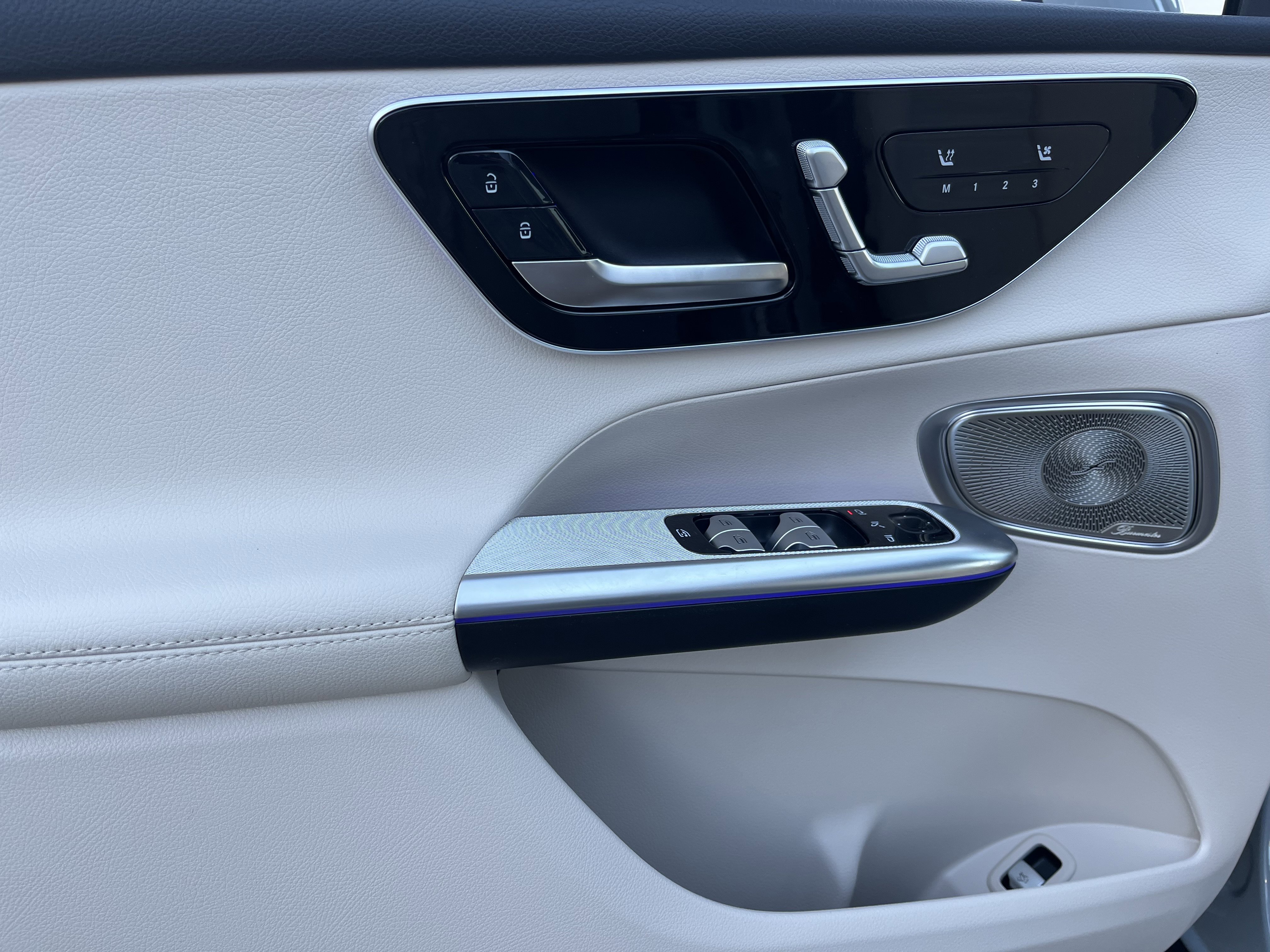 New 2026 MANUFAKTUR Alpine Grey Mercedes-Benz GLC 300 image 13