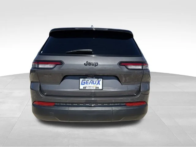 Used 2025 Gray Jeep Altitude X image 11