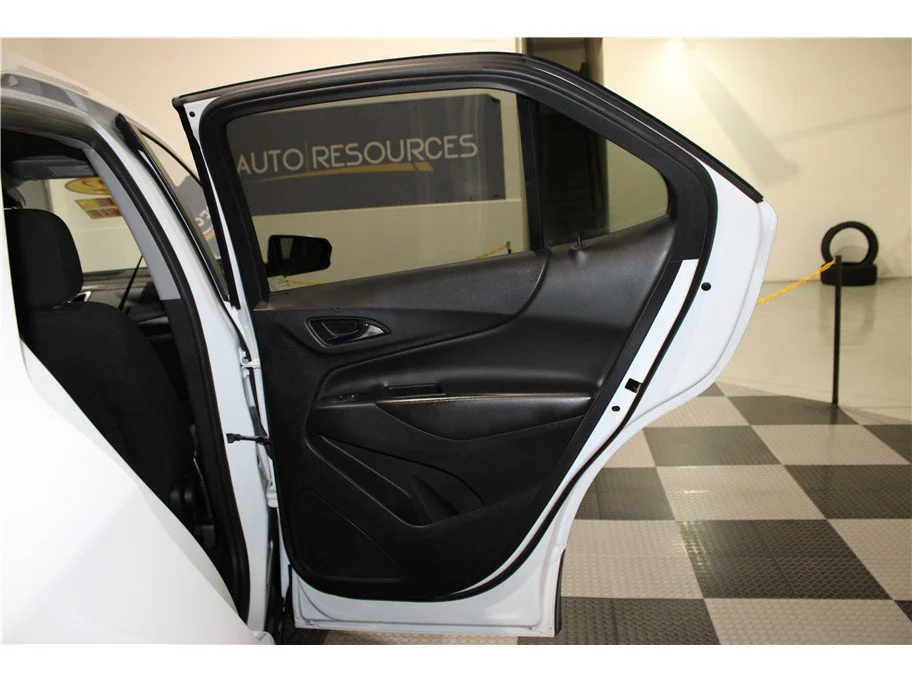 Used 2022 Summit White Chevrolet LT image 22