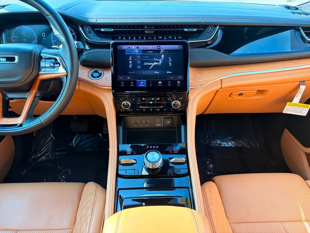 Used 2023 White Jeep Summit image 15
