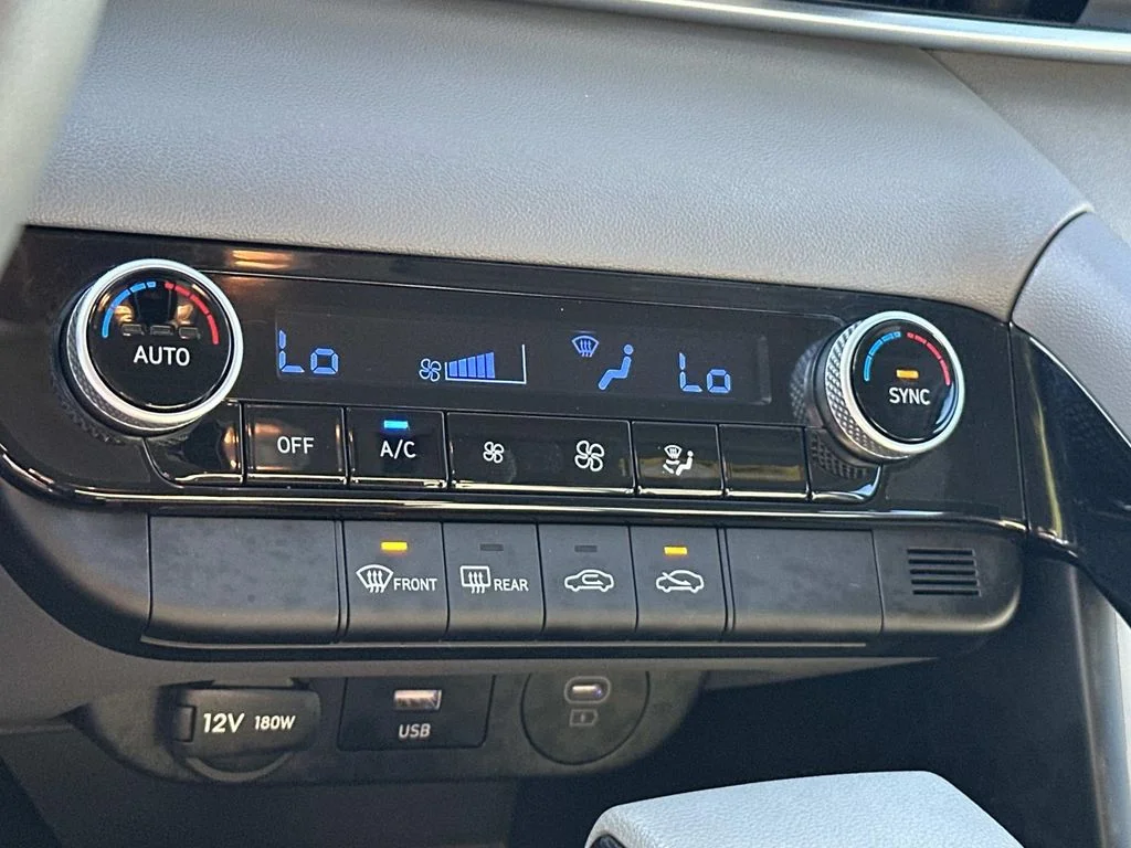 Used 2025  Hyundai Blue image 25