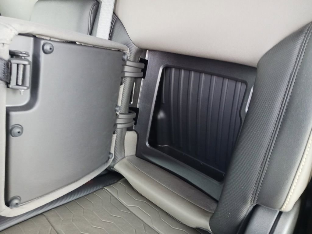 Used 2025 Summit White Chevrolet ZR2 image 30