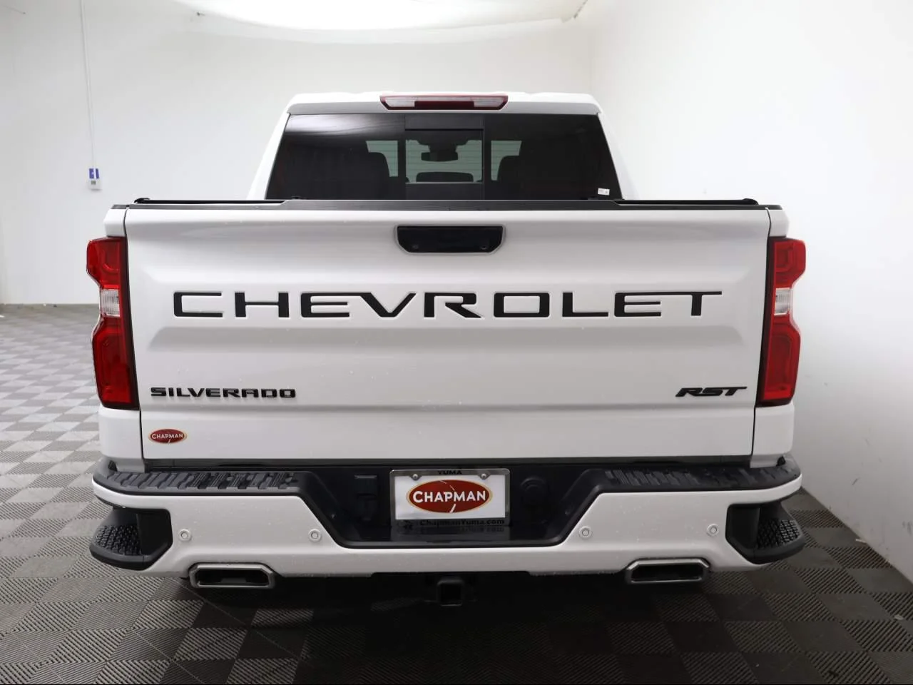 Used 2022 SUMMIT WHITE Chevrolet RST image 4
