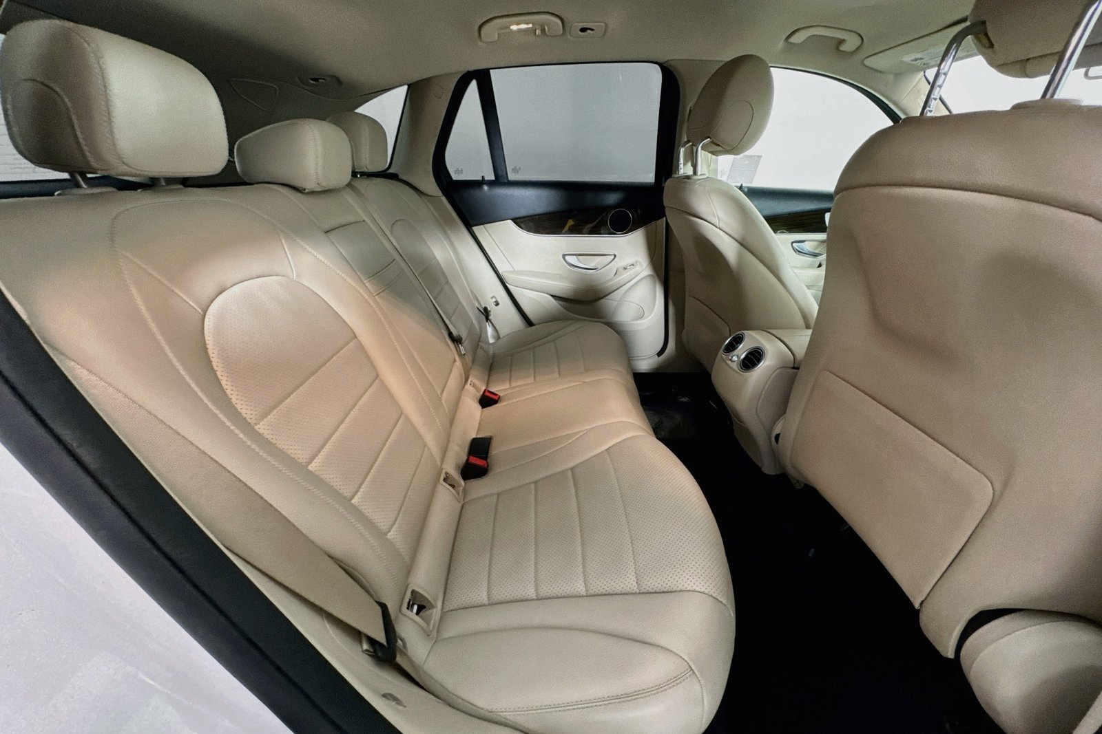 Used 2018 Polar White Mercedes-Benz GLC 300 image 25