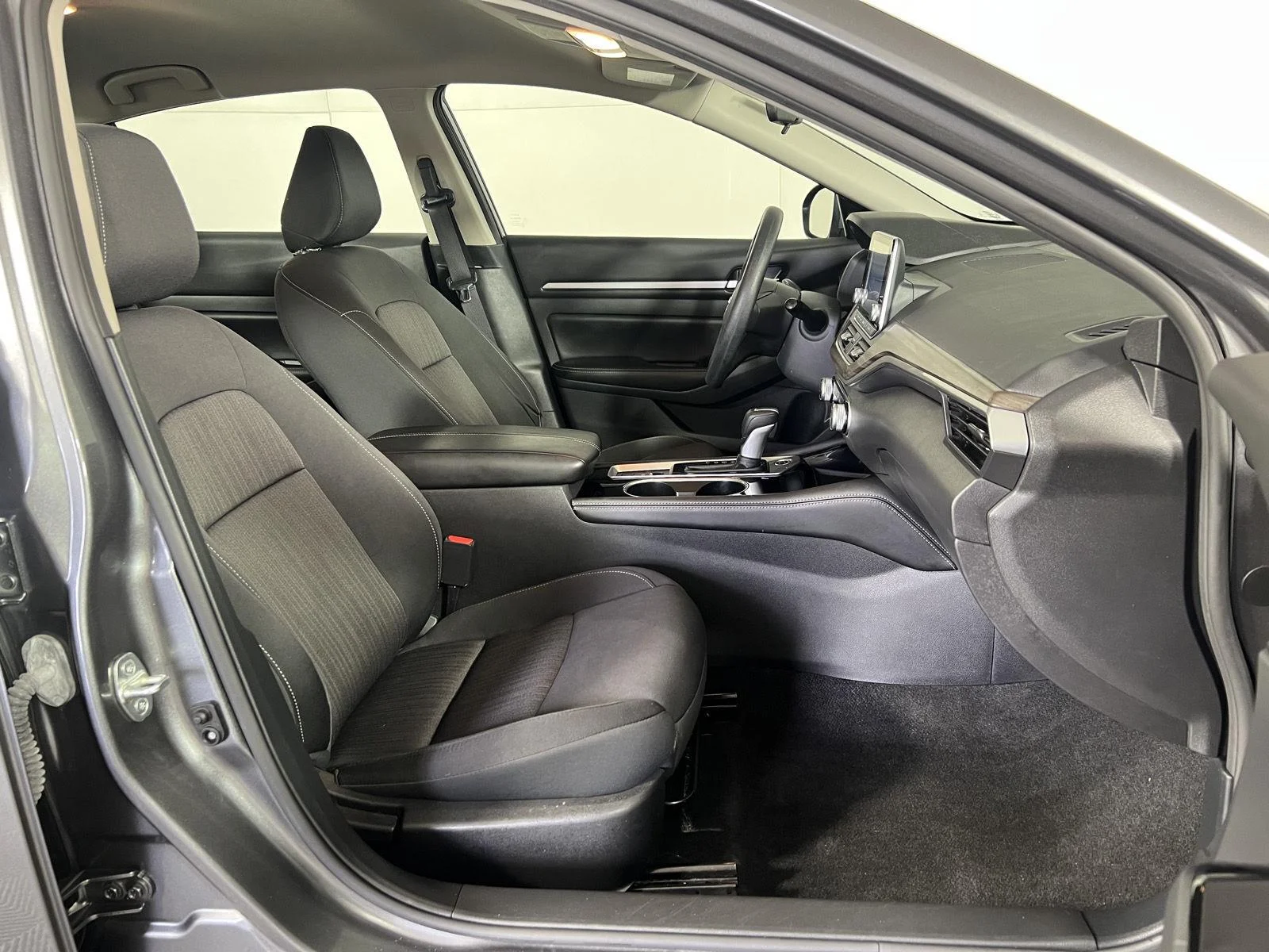 Used 2023 Gun Metallic Nissan 2.5 SV image 28