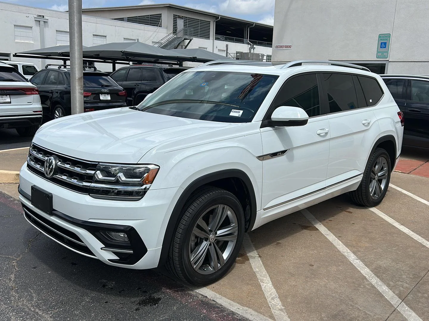 2019 Volkswagen Atlas 3.6L V6 SEL R-Line Tiptronic's photo