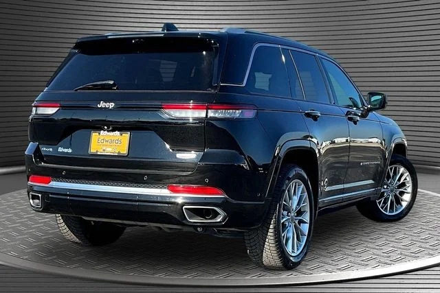 Used 2022 Black Jeep Summit image 6