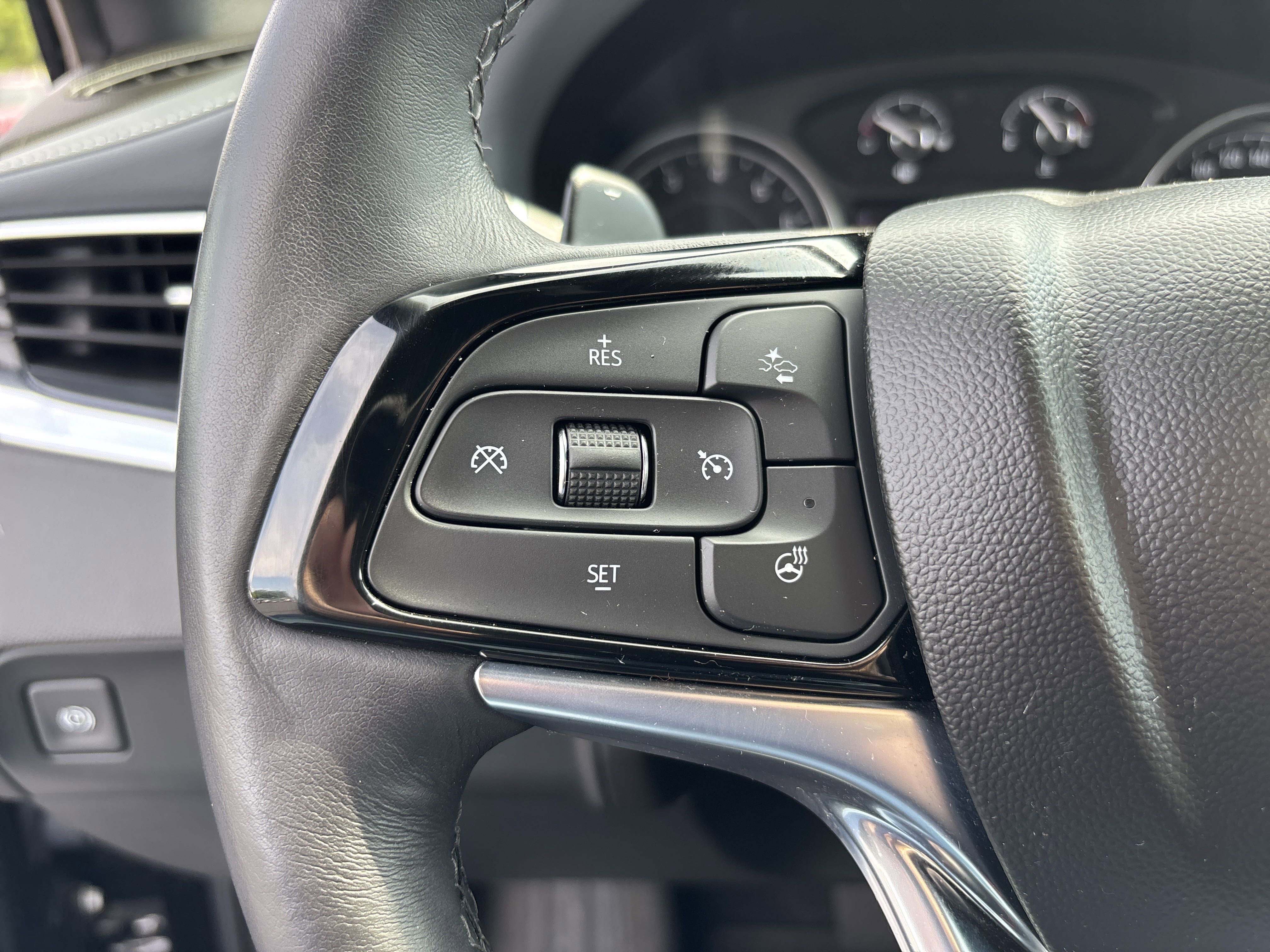 2024 Buick Enclave Essence photo 3