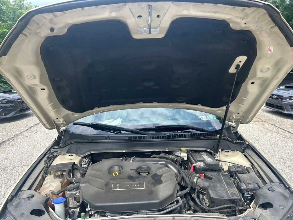 Used 2018  Lincoln Premiere image 21