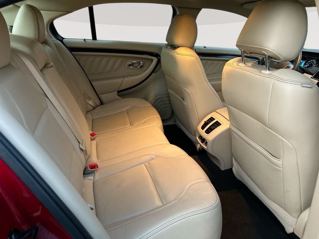 Used 2019  Ford Limited image 29