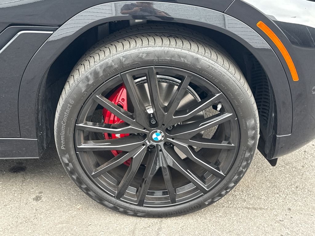 Used 2024 Black BMW xDrive40i image 7