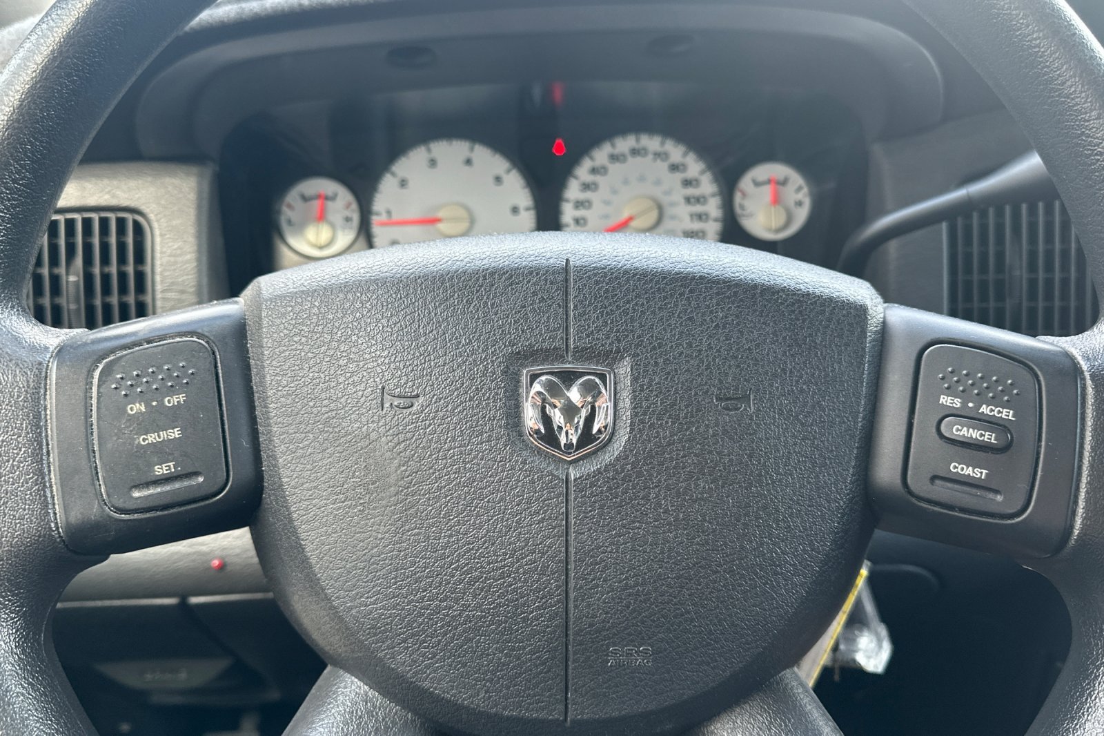 Used 2004 Bright White Dodge SLT image 19